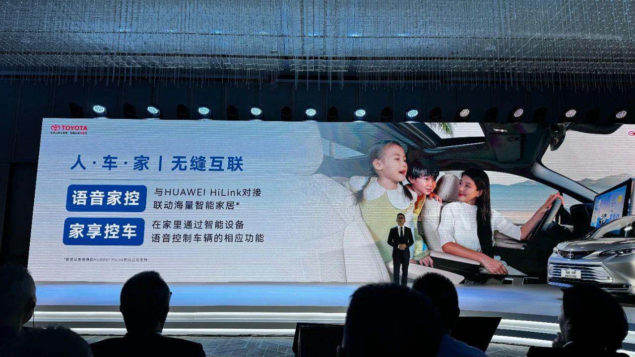 新款丰田赛那增配并官降2.5万,老车主发布会“现场吐槽”