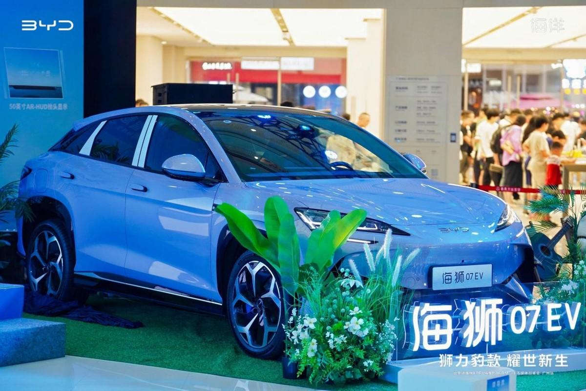 比亚迪双星降临广州!技术先进,设计用料大气,人气火热