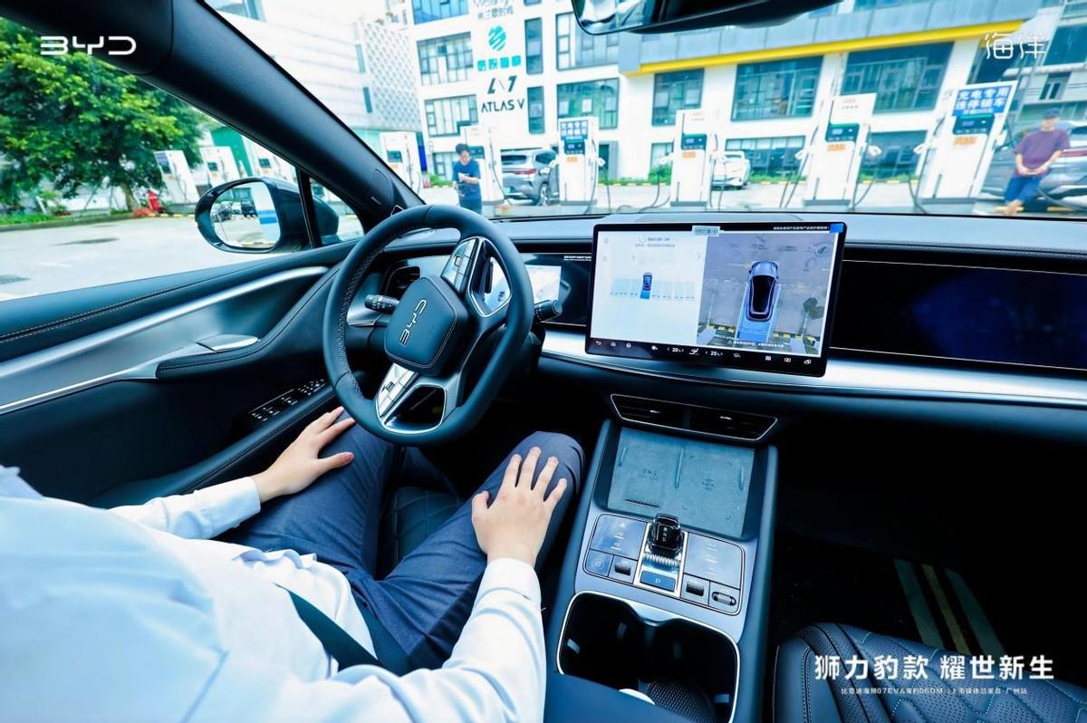 比亚迪双星降临广州!技术先进,设计用料大气,人气火热